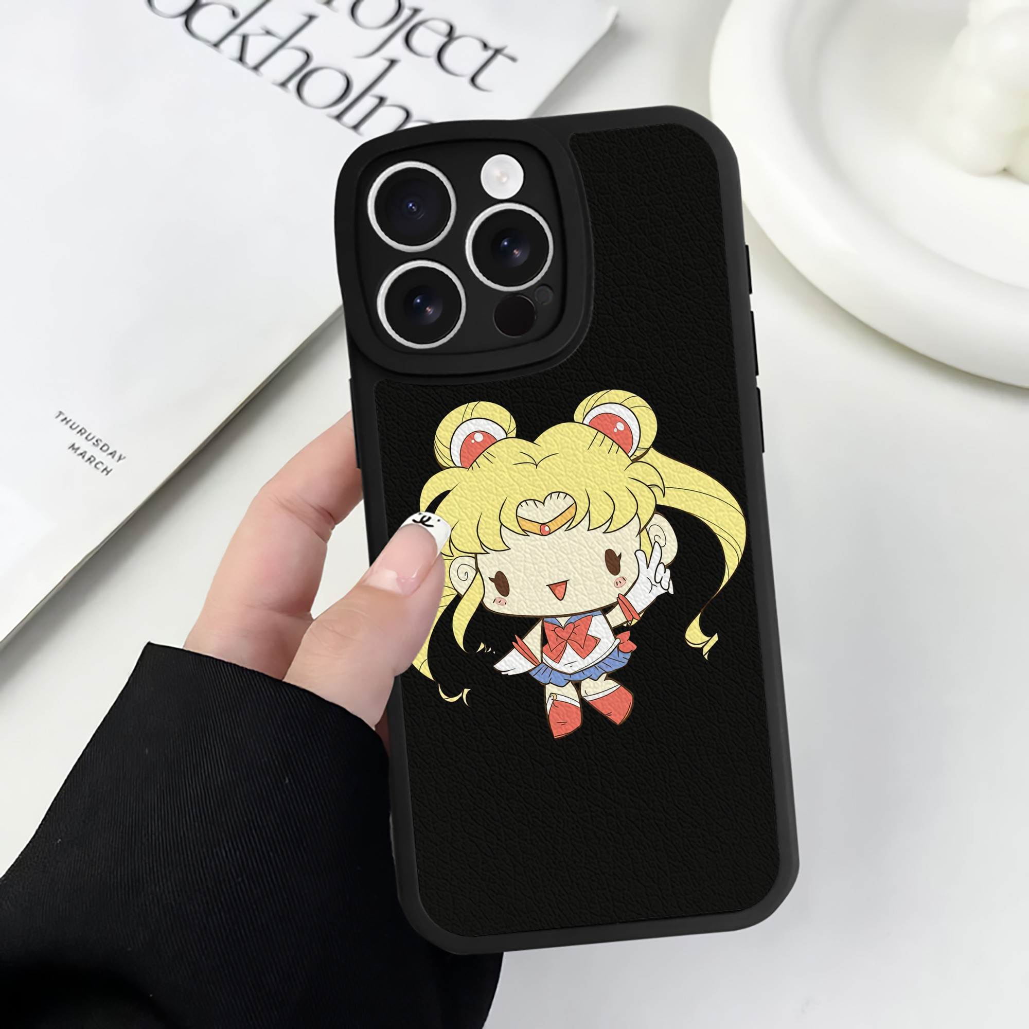 （画像用） 美少女戦士セーラームーン 月野 うさぎ つきの うさぎ Sailor Moon Tsukino Usagi 【iPhone 16シリーズ対応】シリコンスマホケース（レザー調） 材質：シリコン